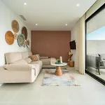 Bajo De Lujo Jardin Y Jacuzzi דירה