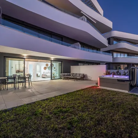 Bajo De Lujo Jardin Y Jacuzzi Апартаменты *